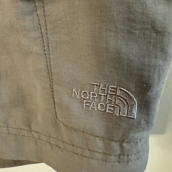 The Northface Hiking Shorts - Picture 3 of 7